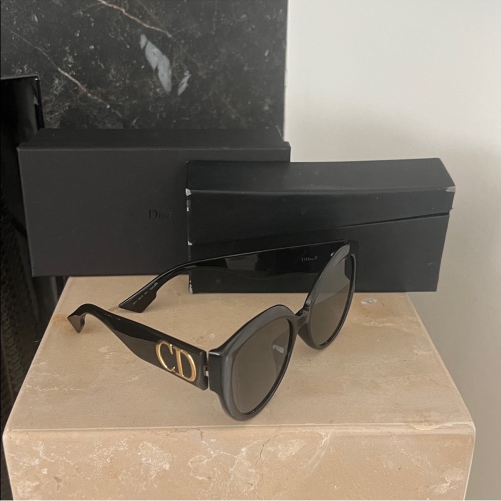 Dior Black Sunglasses in case and box